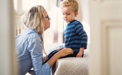 Son fils de 15 ans lui dit qu'il n'a pas besoin d'elle pour vivre. Regardez la réponse de la mère!