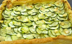 Recette - Tarte fine aux courgettes, chèvre et pesto