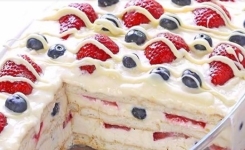 Un gâteau sans cuisson aux petits fruits... un incontournable à réaliser cet été!