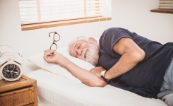 Faire des siestes tous les jours pourrait être un signe avant-coureur d'Alzheimer
