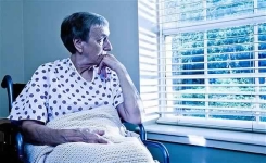 Une infirmière révèle les 5 plus grands regrets que les gens font sur leur lit de mort ! De véritables leçons de vie