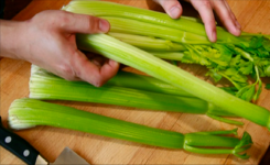 7 raisons pour commencer à manger des céleris !