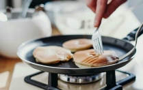 6 ustensiles avec lesquels cuisiner vos aliments — et 6 ustensiles à éviter