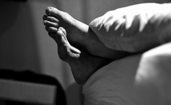 Pourquoi je sors mes pieds du lit la nuit ?