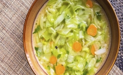 La Soupe Brûle-Graisses : Une Recette Puissante pour Stimuler la Perte de Poids et Améliorer la Silhouette