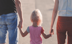 Les parents sont là pour élever leurs enfants, pas pour les rabaisser !