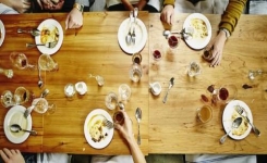 5 conseils pour manger sainement face à la pression sociale