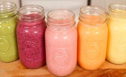 5 recettes colorées de smoothie sont parfaites pour les matins pressés