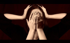 5 signes que tu souffres d'un TRAUMATISME ÉMOTIONNEL (et comment en guérir)