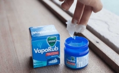 4 Utilisations du Vicks VapoRub qui résoudra vos plus gros problèmes