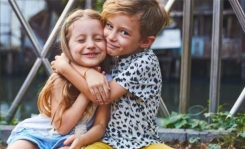 Pourquoi perdre un frère ou une sœur, c’est comme perdre une partie de soi ?