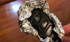 Pourquoi vous devriez envelopper vos clés de voiture dans du papier d’aluminium