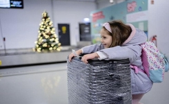 Pourquoi les gens emballent leur valise dans du film plastique à l’aéroport ?