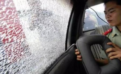 Comment Casser une Vitre de Voiture en Cas d’Urgence ?