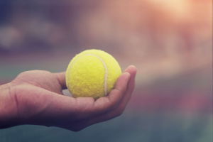 Une balle de tennis contre l’apnée du sommeil